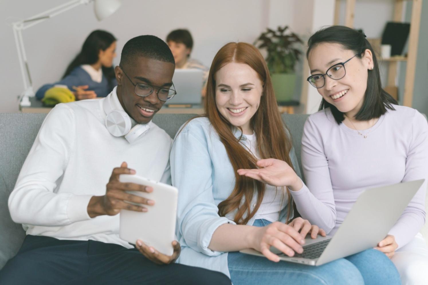 Moderne Lernumgebung mit digitalen Ressourcen
